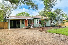 Idyllic Sarasota Home w/ Yard: 2 Mi to Beach!