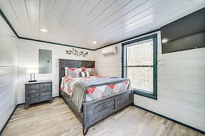 Broken Bow Cabin w/ Hot Tub, Fire Pit & Creek View