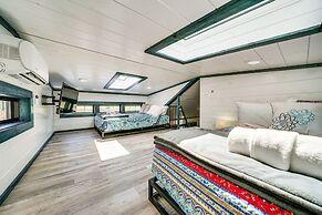 Broken Bow Cabin w/ Hot Tub, Fire Pit & Creek View