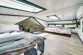 Broken Bow Cabin w/ Hot Tub, Fire Pit & Creek View