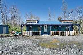 Broken Bow Cabin w/ Hot Tub, Fire Pit & Creek View