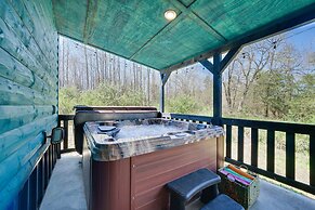 Broken Bow Cabin w/ Hot Tub, Fire Pit & Creek View