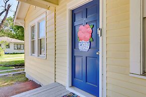 Lovely Mobile Home w/ Smart TV: 2 Mi to Downtown!