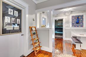 Lovely Mobile Home w/ Smart TV: 2 Mi to Downtown!