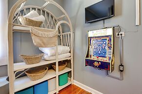 Lovely Mobile Home w/ Smart TV: 2 Mi to Downtown!