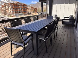 Helling Circle Hideaway 303 3 Bedroom Condo by RedAwning