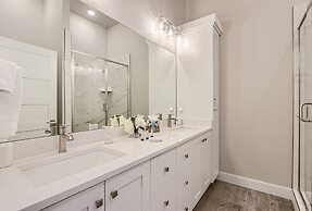 Helling Circle Hideaway 303 3 Bedroom Condo by RedAwning