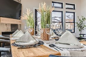 Helling Circle Hideaway 303 3 Bedroom Condo by RedAwning