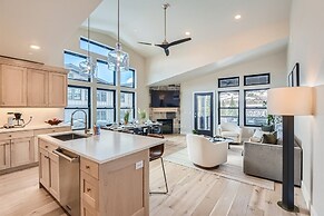 Helling Circle Hideaway 303 3 Bedroom Condo by RedAwning