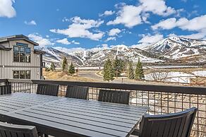 Helling Circle Hideaway 303 3 Bedroom Condo by RedAwning