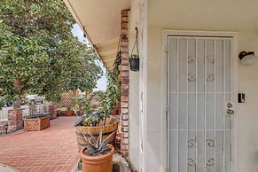 7 Mi to Soboba Casino: Hemet Home w/ Patios!