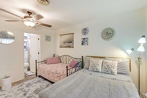 7 Mi to Soboba Casino: Hemet Home w/ Patios!