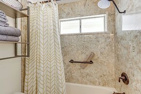 7 Mi to Soboba Casino: Hemet Home w/ Patios!