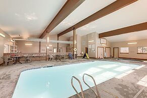 Picturesque Mt Spokane Condo Near Skiing & Biking!