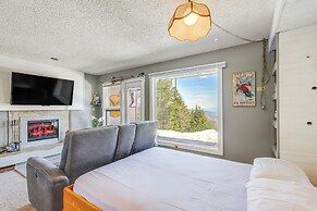 Picturesque Mt Spokane Condo Near Skiing & Biking!