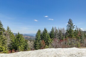 Picturesque Mt Spokane Condo Near Skiing & Biking!