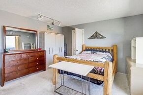Picturesque Mt Spokane Condo Near Skiing & Biking!