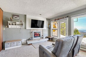 Picturesque Mt Spokane Condo Near Skiing & Biking!