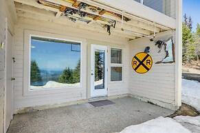 Picturesque Mt Spokane Condo Near Skiing & Biking!