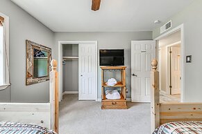 Ruidoso Mountain Home w/ 3 Decks & Grill!