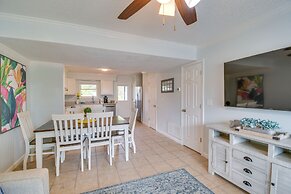 Cozy Pensacola Townhome w/ Shared Yard & Gas Grill