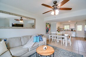 Cozy Pensacola Townhome w/ Shared Yard & Gas Grill