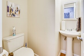 Bloomfield Retreat w/ Pool: 6 Mi to Riverside Park