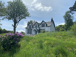 Glenaros Lodge