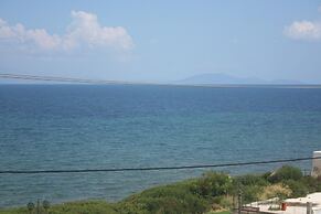 Nea Makri Beach Apartment