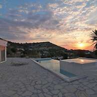 Villa Patelo With Private Pool and Jacuzzi