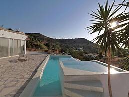 Villa Patelo With Private Pool and Jacuzzi