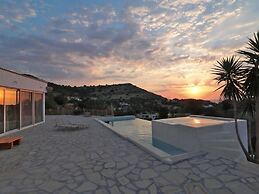 Villa Patelo With Private Pool and Jacuzzi