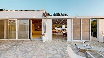 Villa Patelo With Private Pool and Jacuzzi