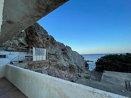 Hercules House in Tsoutsouras