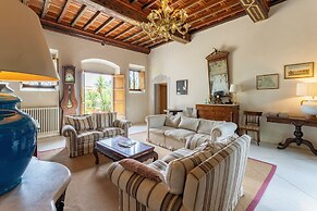 Villa Montegattoli With Panoramic Pool