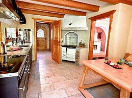 Panorama Chalet mit Sauna by BelleStay