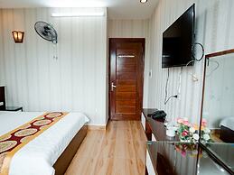 Phuong Nam Hotel Aeon Mall Long Bien