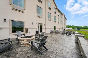 Cobblestone Hotel & Suites-RussellsPoint