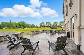 Cobblestone Hotel & Suites-RussellsPoint