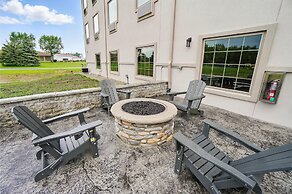 Cobblestone Hotel & Suites-RussellsPoint