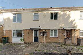 Upscale 2-Bed & Bath Flat in Newport