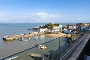 Royal Victoria Court 11 - Sea and Harbour Views