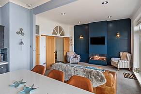 Royal Victoria Court 11 - Sea and Harbour Views