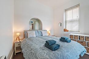 Royal Victoria Court 11 - Sea and Harbour Views