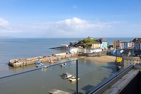 Royal Victoria Court 11 - Sea and Harbour Views