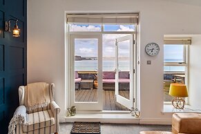 Royal Victoria Court 11 - Sea and Harbour Views