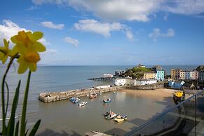 Royal Victoria Court 11 - Sea and Harbour Views
