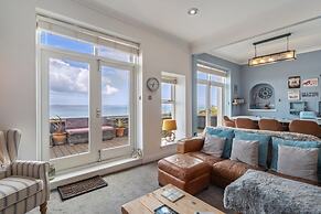 Royal Victoria Court 11 - Sea and Harbour Views