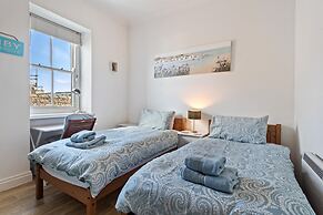 Royal Victoria Court 11 - Sea and Harbour Views