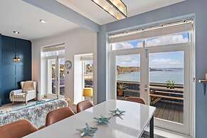 Royal Victoria Court 11 - Sea and Harbour Views